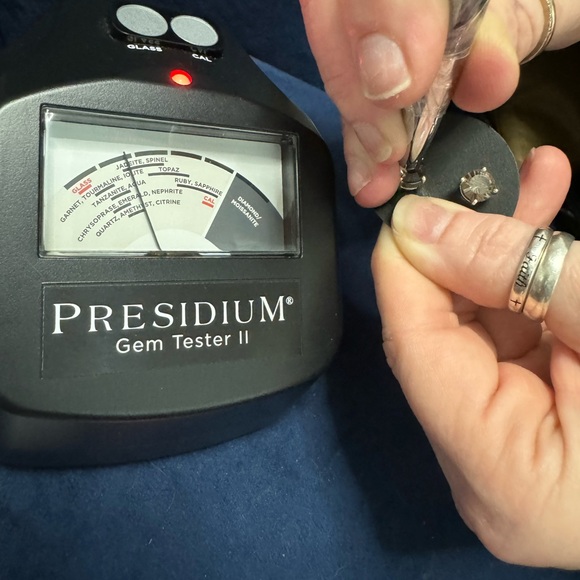 2 Ct Citrine pale Solitaire Stud Earrings Sterling Silver~2.95g - Picture 4 of 5